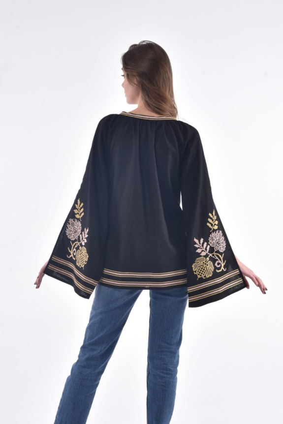 Вишиванка жіноча "Княжна" чорна – вишуканий та елегантний український стиль.