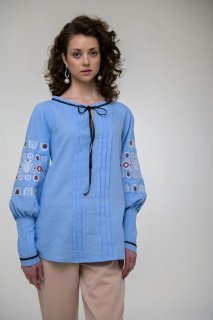 Vyshyvanka femenina „Shypit” color azul celeste de 2KOLYORY