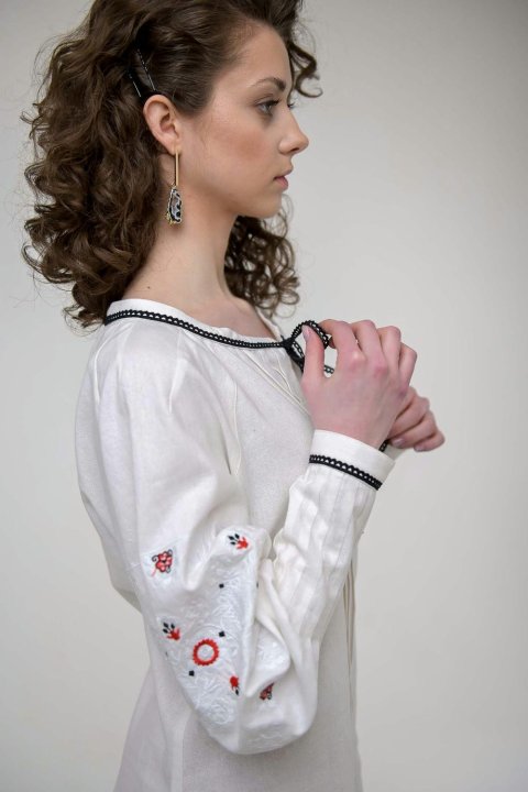 Vyshyvanka da donna "Shipit" color latte di 2KOLYORY