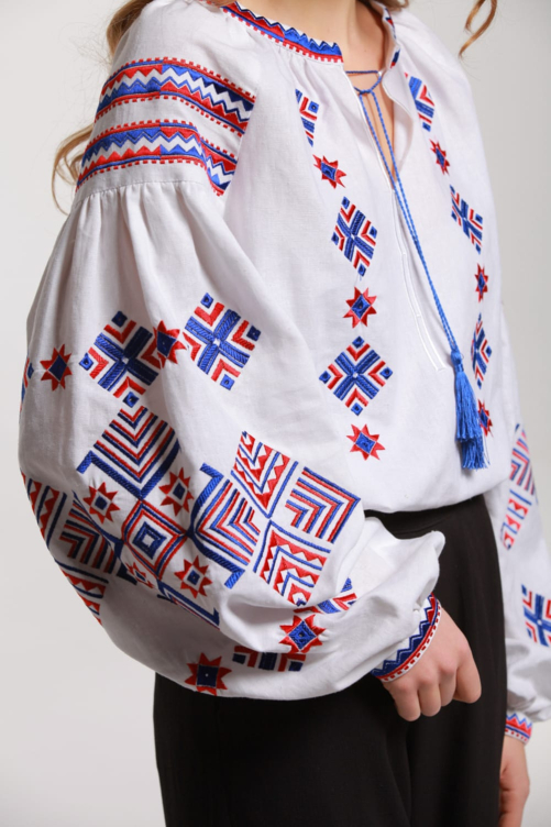 Женская вышиванка "Ромби Косач" – изысканный дизайн и традиции.
