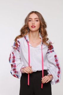 Жіноча вишиванка "Ружа" – ніжність і краса українських традицій