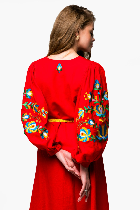 Вишита сукня "Диканька" червона – яскравий стиль і традиційна українська вишивка.