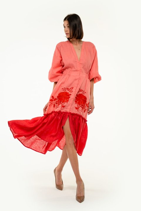 Robe brodée pour femme « Zhuravka » corail de 2KOLYORY