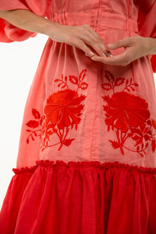 Вышитое платье "Журавка" коралл – яркий и утонченный украинский образ.