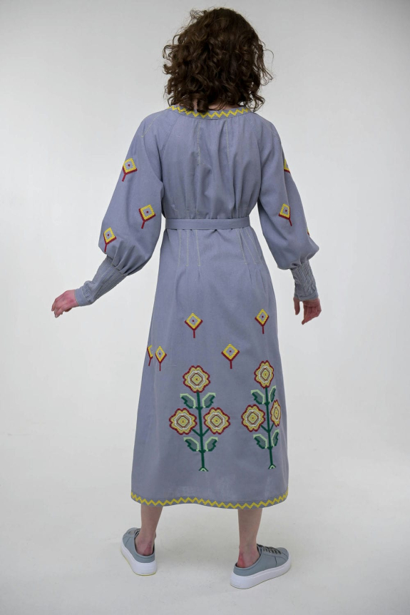 Вишита сукня "Меланка" сіра – яскравий і вишуканий символ українських традицій.