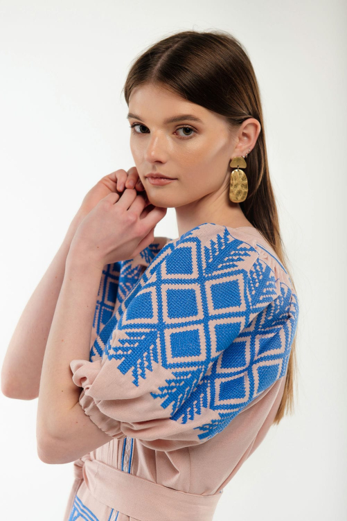 Платье-вышиванка "Мылося" пудра – нежность и стиль в традиционном образе