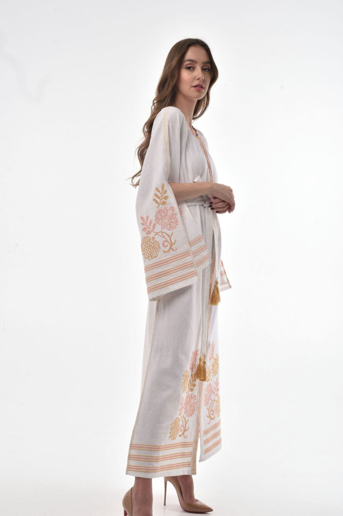 Платье вышитое "Княжна" – изящный и величественный украинский образ.