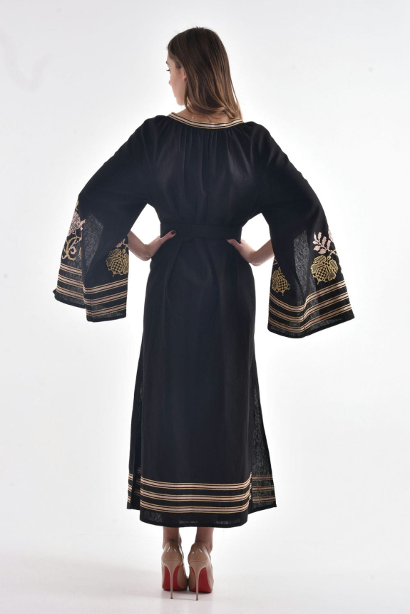 Платье вышитое "Княжна" черное – величественный и элегантный украинский образ.
