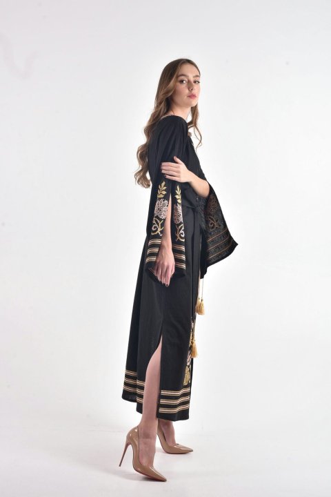 Vestido Bordado Feminino “Knyazhna” Preto da 2KOLYORY