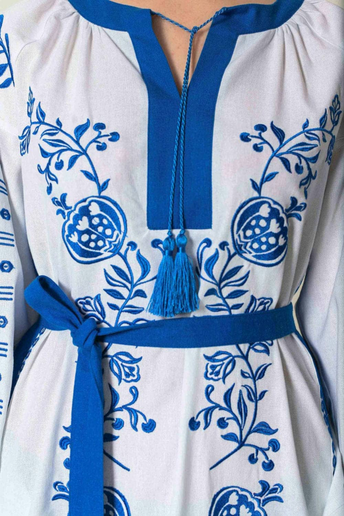 Сукня вишита "Козачка" біла – стильна класика з українським характером