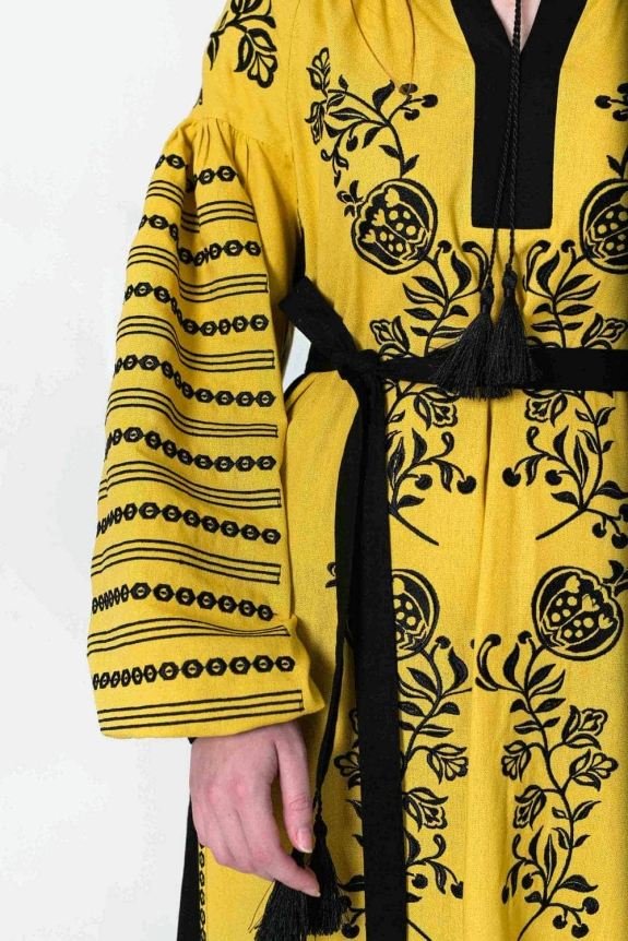 Платье вышитое "Казачка" охра – стильная классика с украинским характером