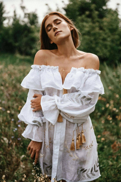 Платье вышитое "Подих" – легкость и утонченность украинских традиций.