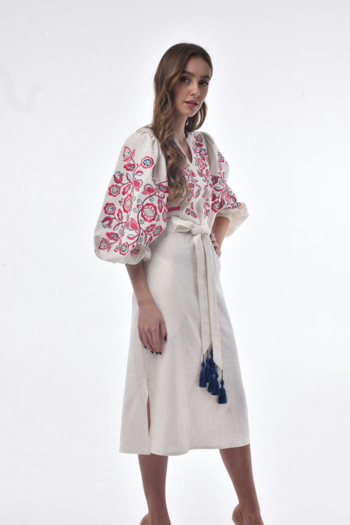 Платье вышитое "Находка" молочное – изысканный и стильный украинский образ.