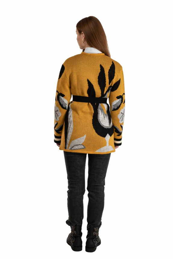 Кардиган вязаный "Квитка" охра – яркий и стильный акцент в вашем образе.