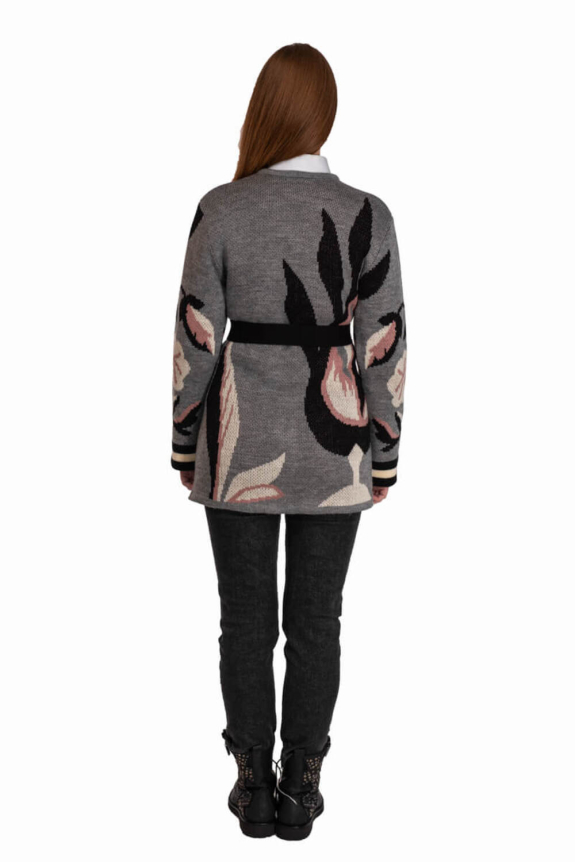 Кардиган "Квітка" сірий – стильне поєднання комфорту і української елегантності.