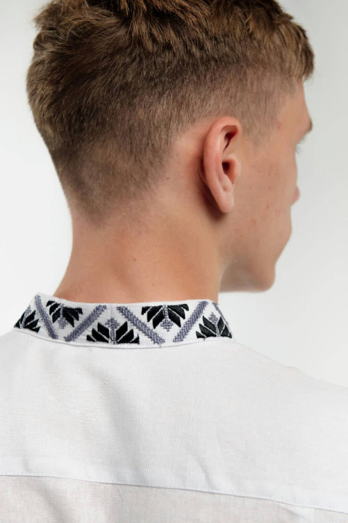 Мужская вышиванка "Волынская" белая – сдержанность и сила традиций