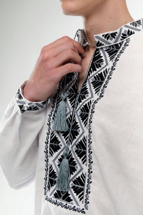 Мужская вышиванка "Волынская" белая – сдержанность и сила традиций