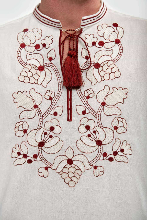 Семейные вышиванки "Лебедыне" молочные – элегантный символ единства и традиций.