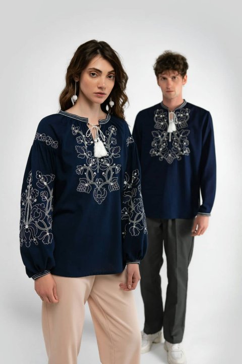 Bordado familiar "Lebedyne" azul-escuro - uma harmonia de tradições e estilo para toda a família.
