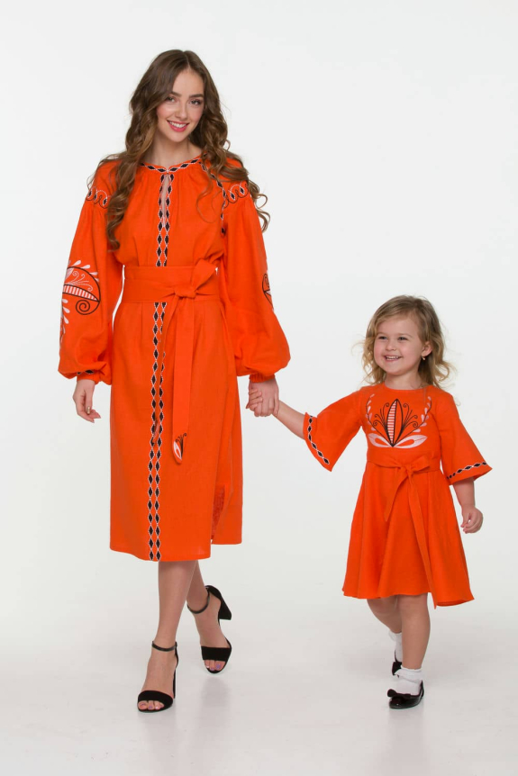 Платья вышиванки для мамы и дочери “Пробуждение” оранж