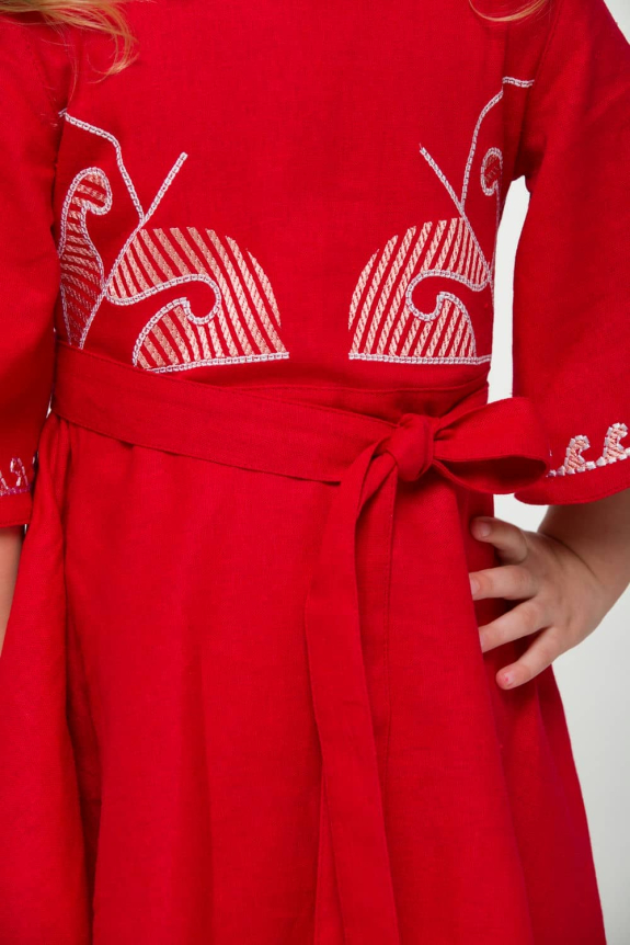 Сукні вишиванки для мами та дочки "Веснянка" бордо – стиль і єдність у сімейному образі.