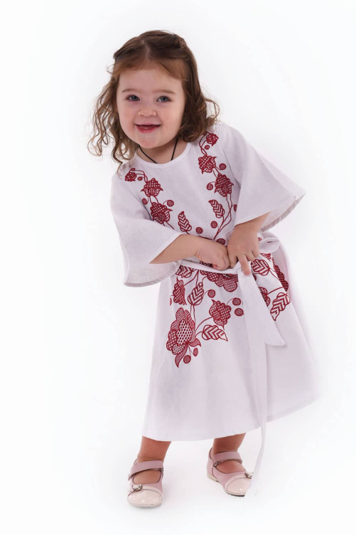 Вишита сукня для дівчинки "Громовиця" бордо – елегантність і сила українських традицій.