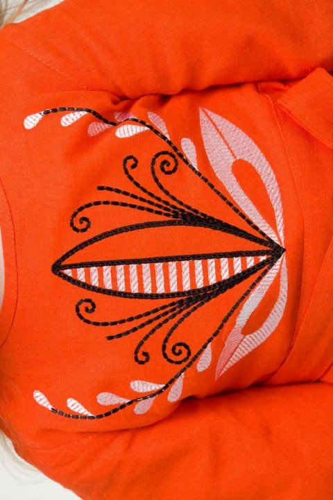 Robe brodée pour enfant « Awakening » orange - image lumineuse et traditions authentiques.