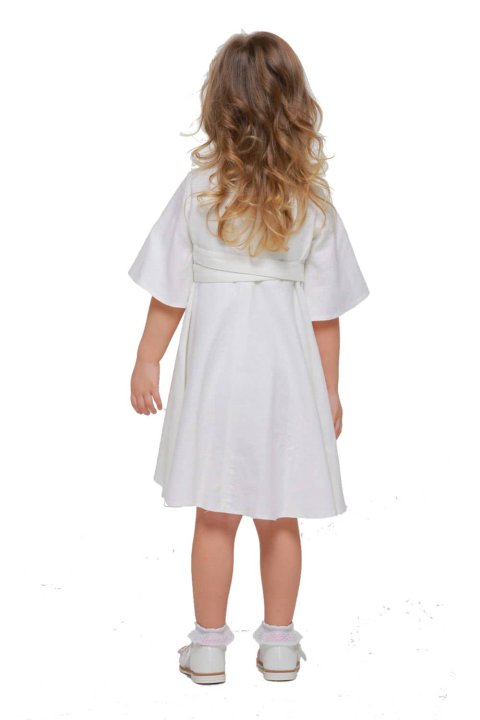 Robe brodée pour enfant «Pervotsvet» lait - tendresse et traditions lumineuses.