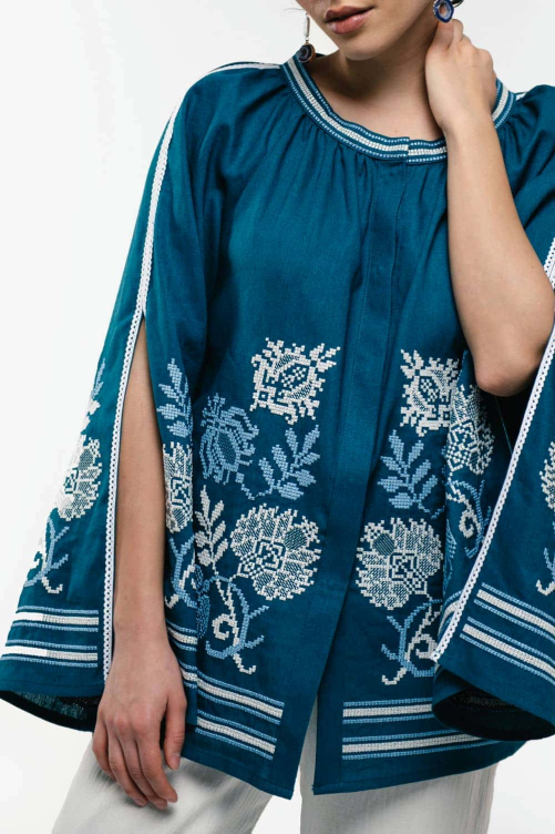 Вышиванка женская "Княжная" морская волна – элегантный и изысканный украинский стиль.