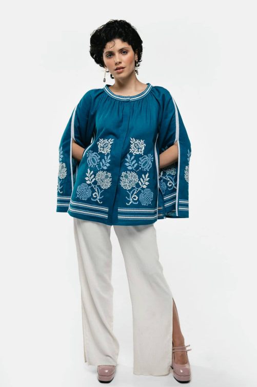 Вишиванка жіноча "Княжна" морська хвиля – елегантний і вишуканий український стиль.