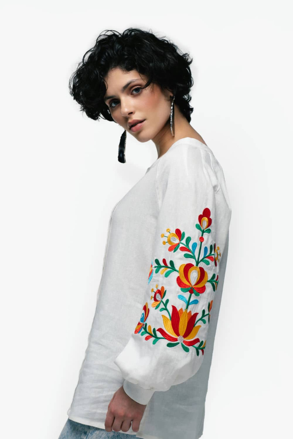 Women's embroidered shirt "Dykanka" milk - an elegant and elegant Ukrainian image.