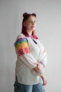 Жіноча вишиванка Веселка молочна