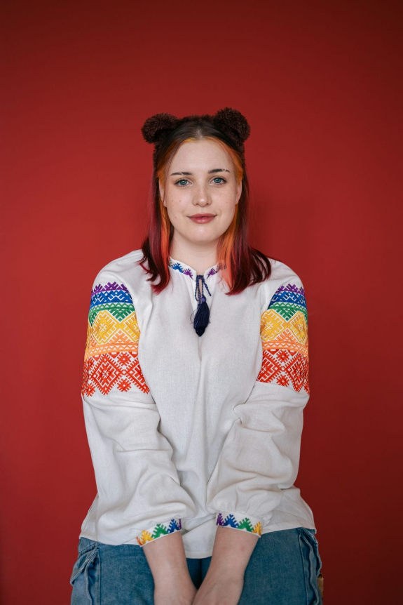 Жіноча вишиванка Веселка молочна