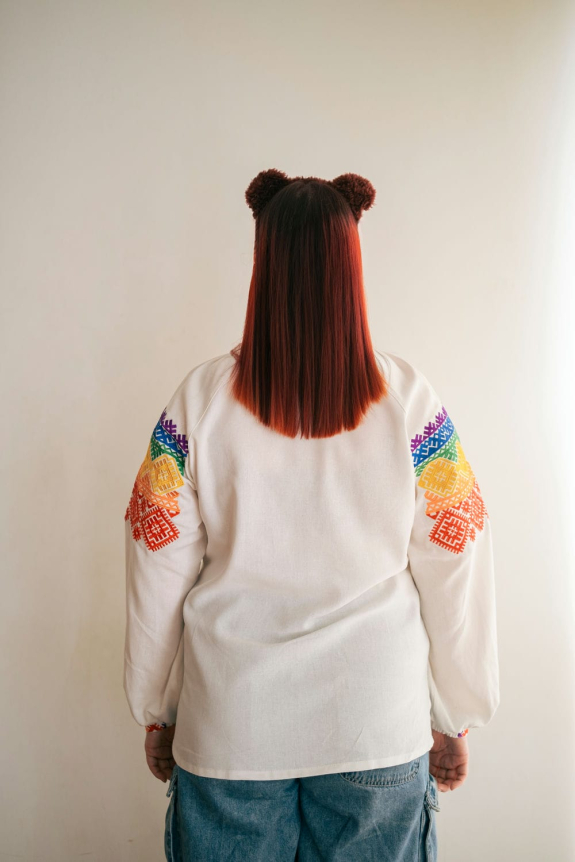 Жіноча вишиванка Веселка молочна