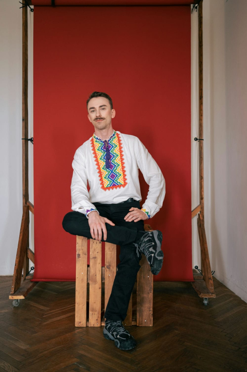 Мужская вышиванка Веселка молочная