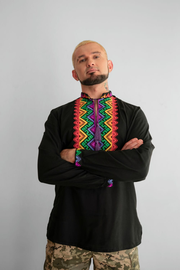 Мужская вышиванка Веселка черная