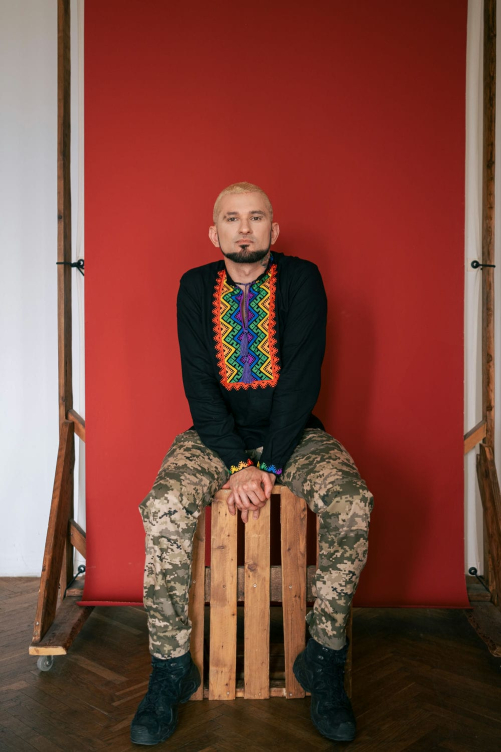 Мужская вышиванка Веселка черная