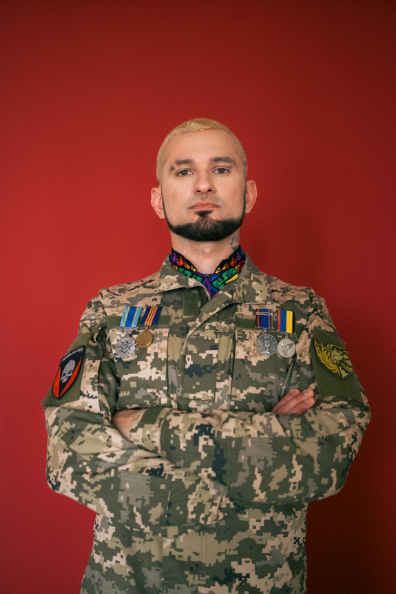 Чоловіча вишиванка Веселка чорна