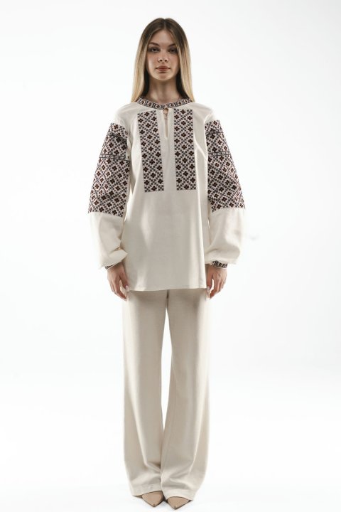 Ie "Shargorodskaya" pentru femei, culoarea laptelui - o alegere elegantă și stilată în stil tradițional ucrainean.
