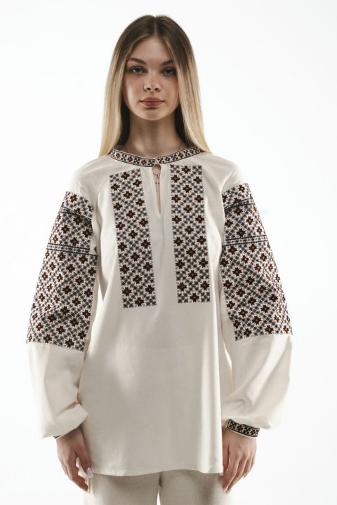 Casaco bordado feminino "Shargorodskaya" cor de leite - uma escolha elegante e estilosa ao estilo tradicional ucraniano.