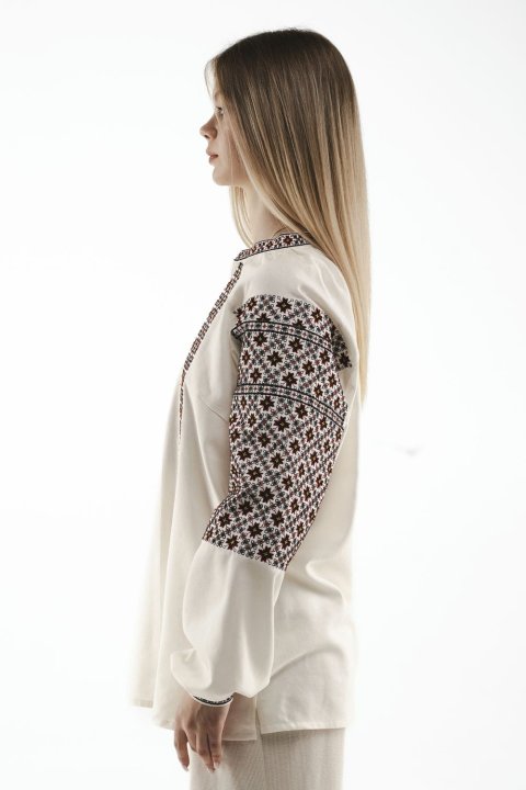 Giacca ricamata da donna "Shargorodskaya" color latte - una scelta elegante e alla moda nello stile tradizionale ucraino.