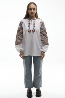 Camicia ricamata da donna "Sokalska" bianca - un simbolo classico e raffinato delle tradizioni ucraine.