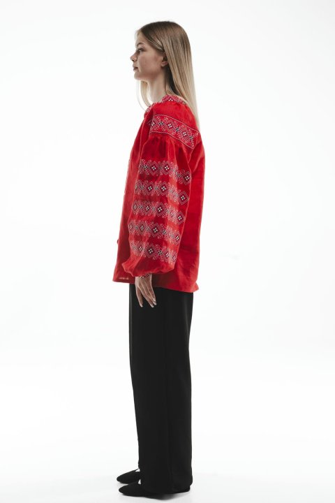 Damen-Vyshyvanka "Sumska" in Rot – ein strahlendes und elegantes ukrainisches Erscheinungsbild.