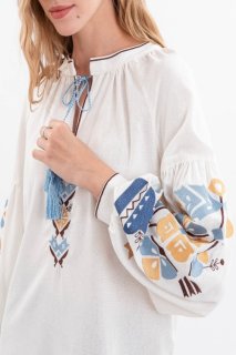 Woman embroidery Glechyk - ukrainian ornament