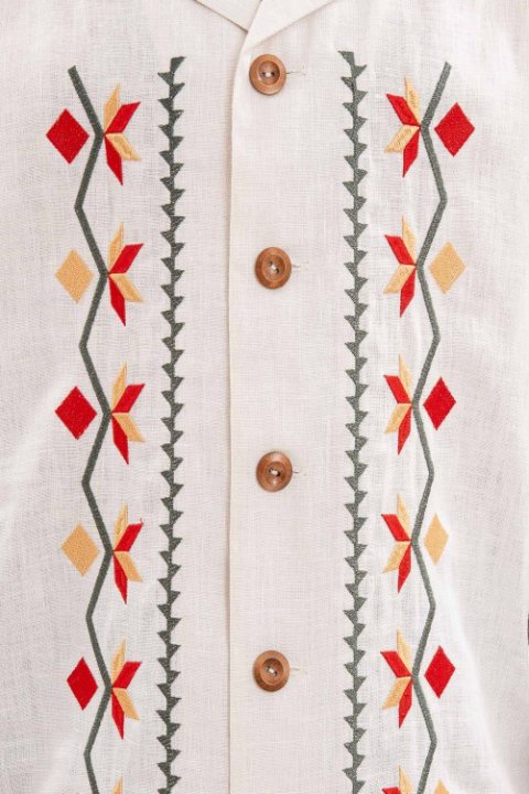White embroidered men's jacket is a classic that emphasizes the purity of traditions